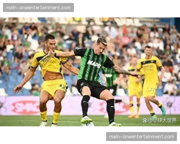 萨索洛前锋皮纳蒙蒂加练任意球，以应对球队运动战进球荒